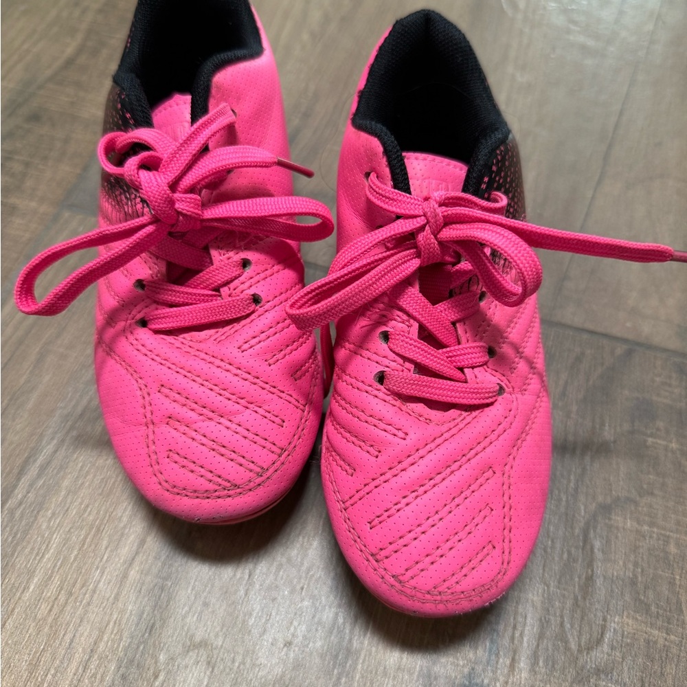 Kids Pink Soccer Cleats